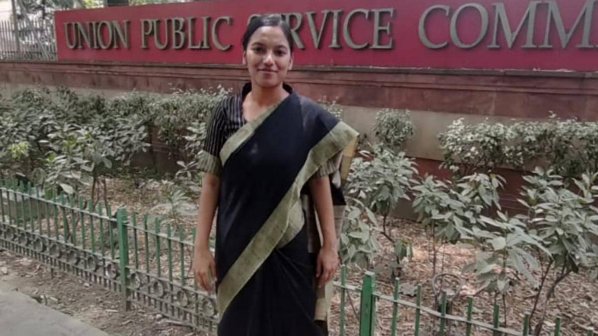 IAS Topper Ankita Agarwal UPSC Rank, Marksheet, Age, Family, Education & Biography